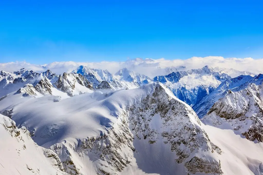 Imagen Avalancha causa al menos 3 muertos en una popular zona de esquí de Alpes suizos