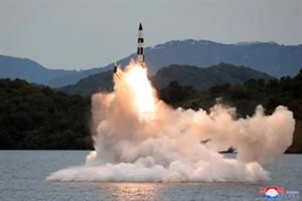 Imagen Corea del Norte lanza un misil balístico no identificado al mar de Japón