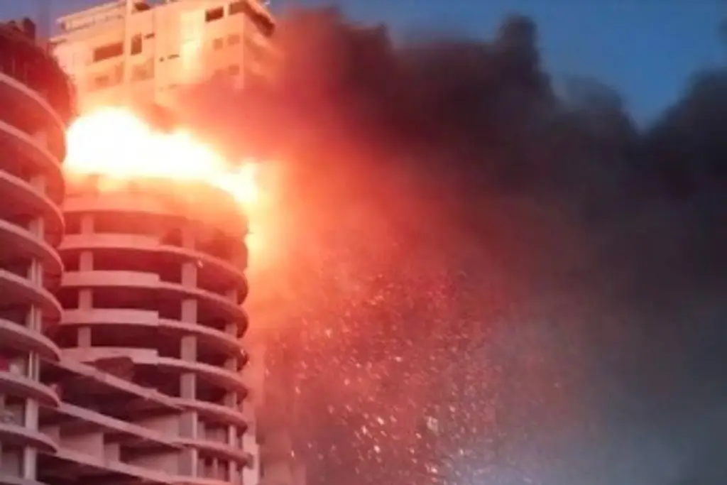 Imagen Se incendia edificio en Playa Brujas (+video)