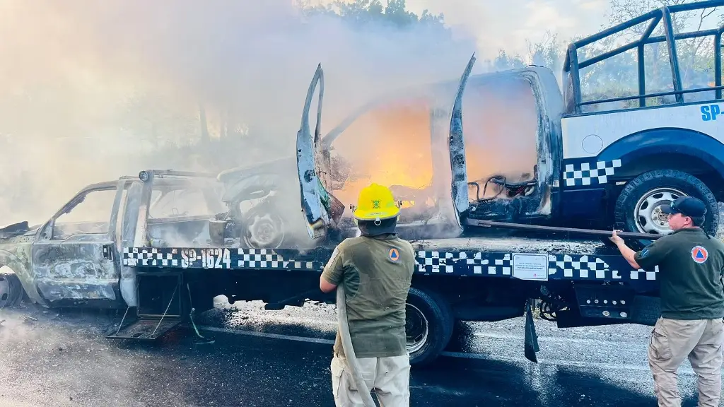 Imagen Se incendian grúa y patrulla de Seguridad Pública al sur de Veracruz 