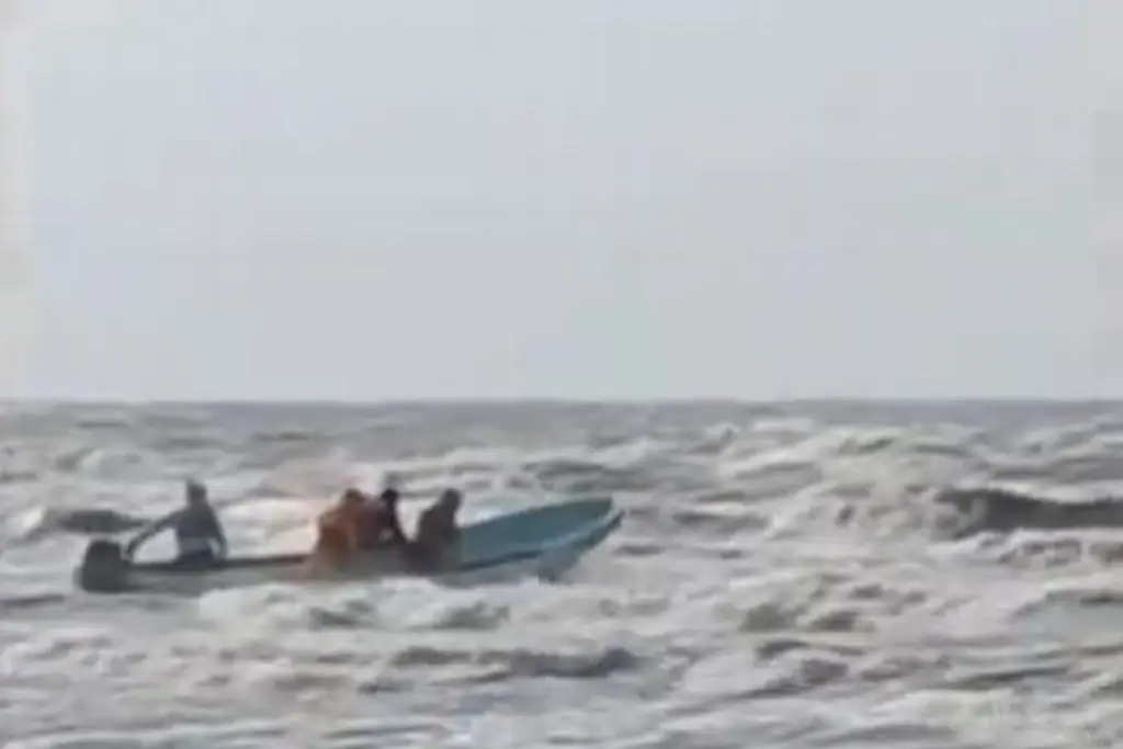 Imagen Tras 2 días en el mar, rescatan a pescador en Playa Vicente