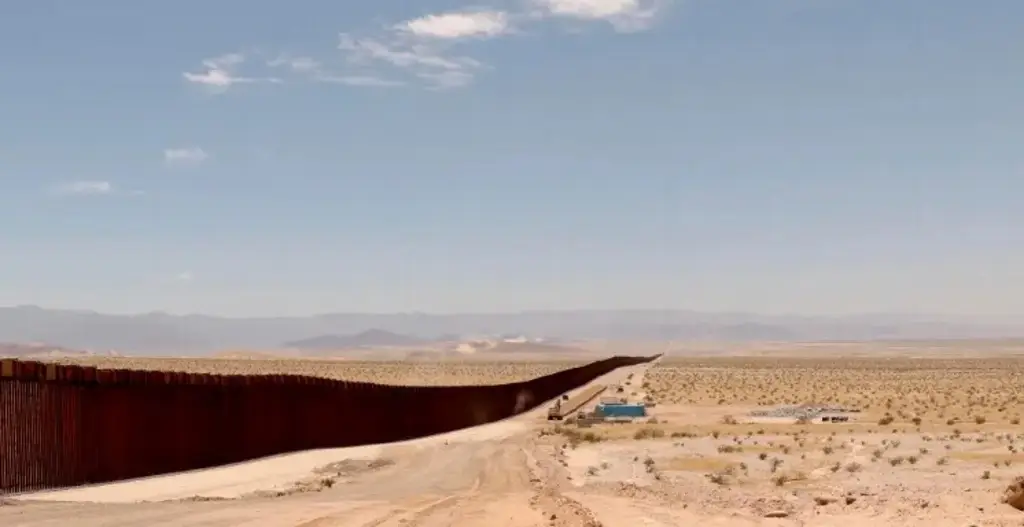 Imagen Rescatan a 4 migrantes que estaban perdidos y deshidratados en el desierto de Chihuahua