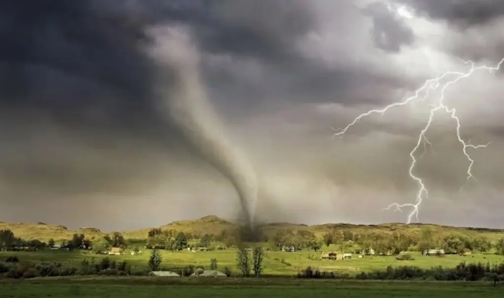 Imagen Múltiples tornados causan destrucción en Oklahoma, EU; hay al menos 2 muertos 