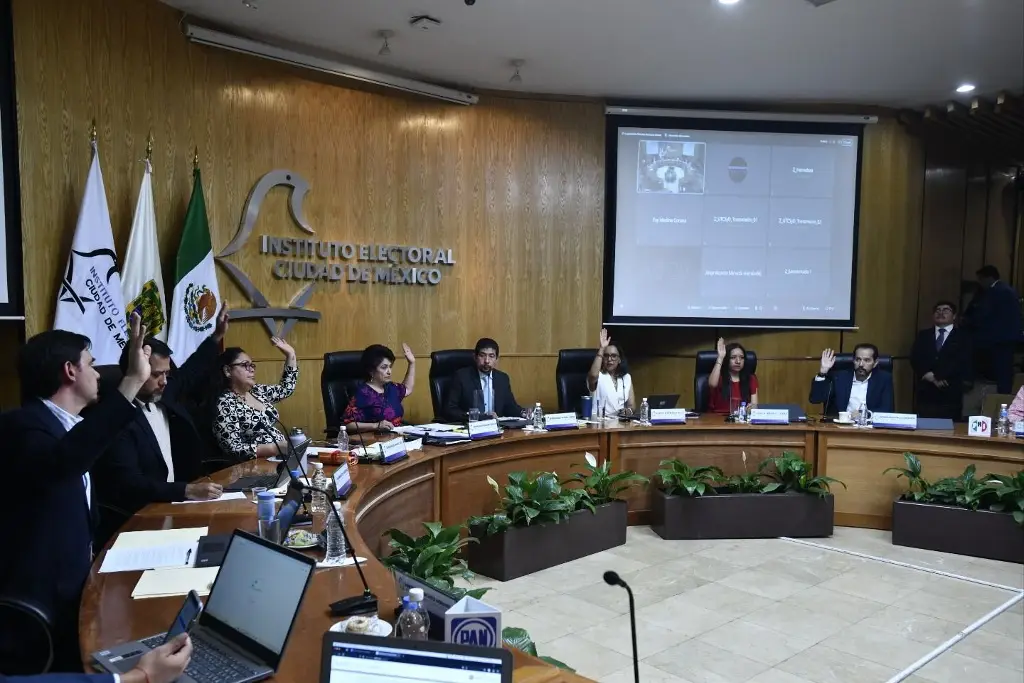 Imagen Consejeros del Instituto Electoral de CDMX evalúan ir ante INE por amenazas de muerte