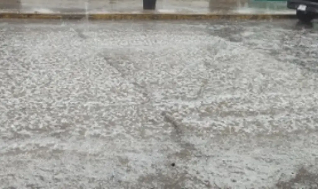 Imagen Lluvia e intensa granizada azotan a algunos municipios de Veracruz 