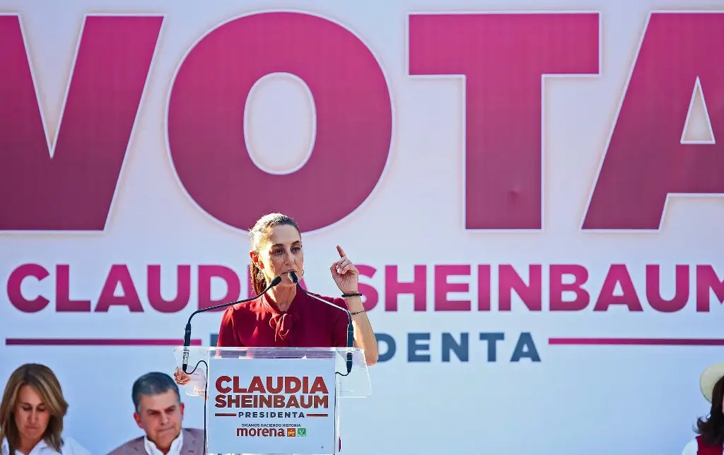 Imagen Sheinbaum defiende programas sociales frene a cuestionamientos de expresidentes mexicanos