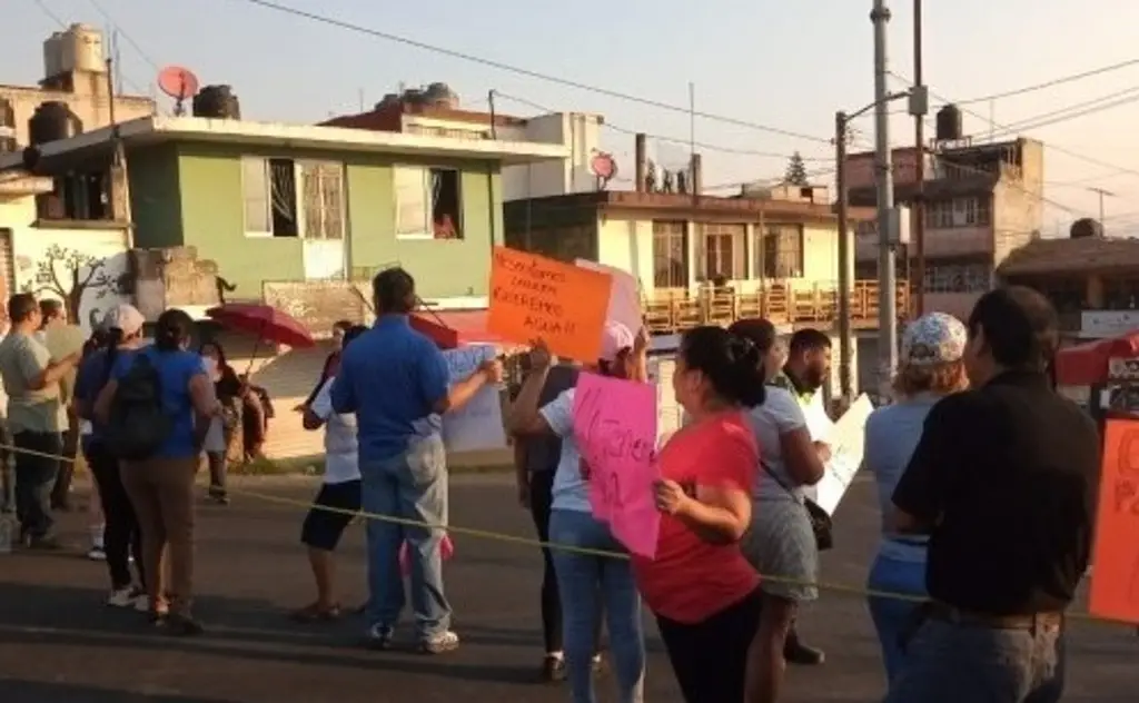 Habitantes De 3 Colonias De Xalapa Bloquean Calles Tras 15 Días Sin Agua Xeu Noticias Veracruz 4808