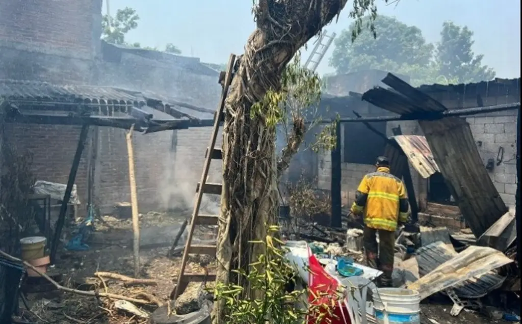 Imagen Se incendia casa al norte de Veracruz; adulto mayor se salva de morir 