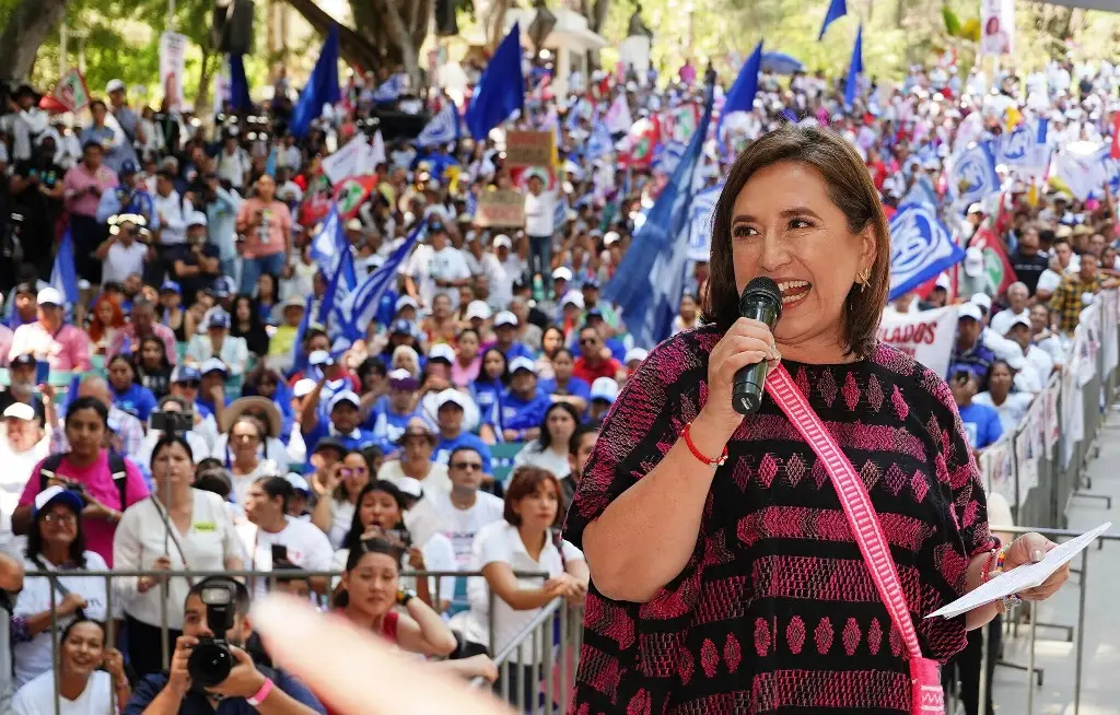 Imagen Xóchitl Gálvez acusa al Gobierno de AMLO de 'financiar una dictadura' por pagar médicos cubanos