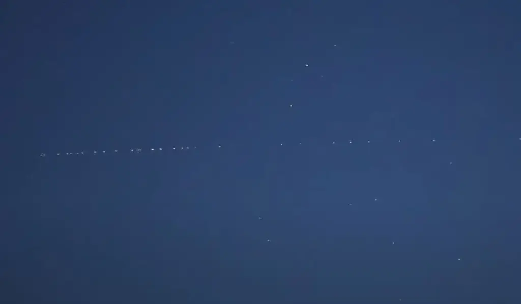 Imagen Tren satelital Starlink pasará por Veracruz; brillará más que la estrella Polar