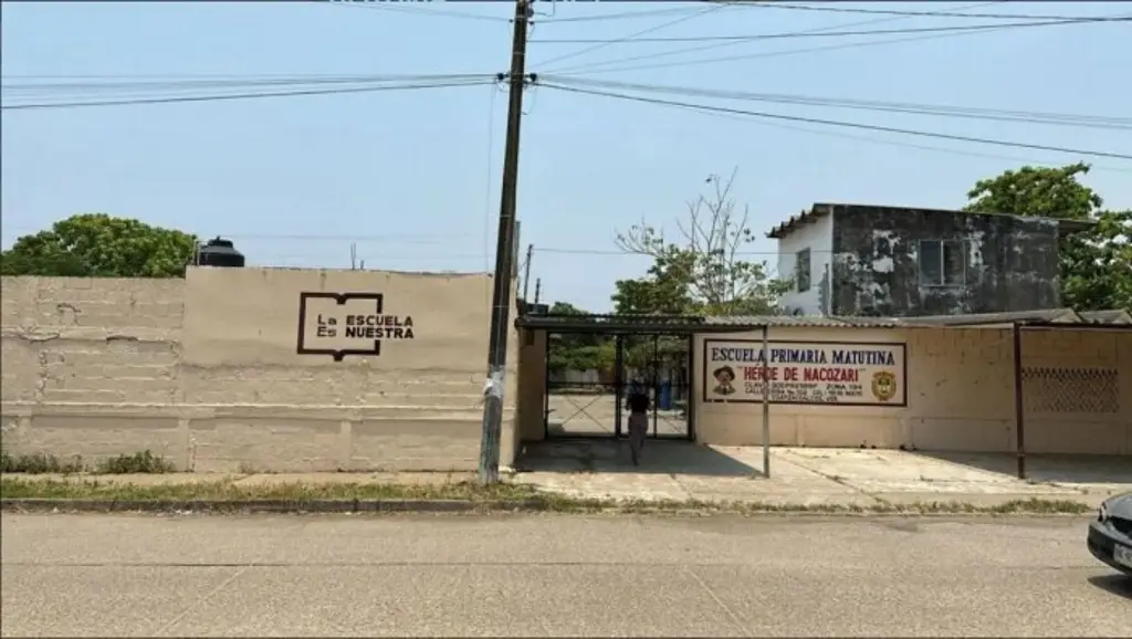 Imagen Cierran escuela de Coatzacoalcos tras amenaza; mesa de la paz sesionará ahí dice alcalde