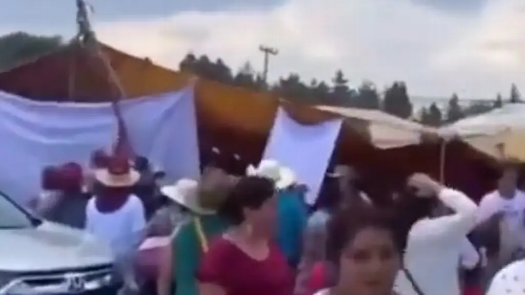 Imagen Se desploma lona durante evento de Morena en Xonacatlán, Edomex; 