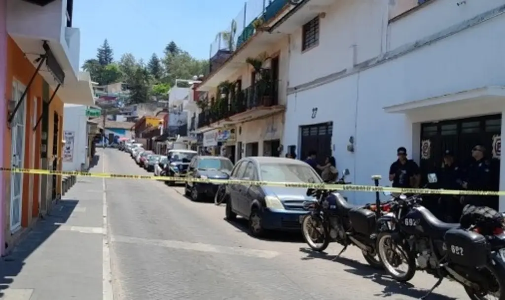 Imagen Mueren 2 hombres de presunto infarto en calles de Xalapa, Veracruz 