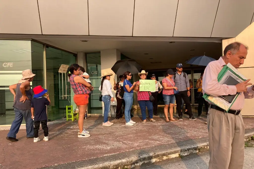 Bloquearon CFE en Veracruz por falta de luz; les dan un transformador ...