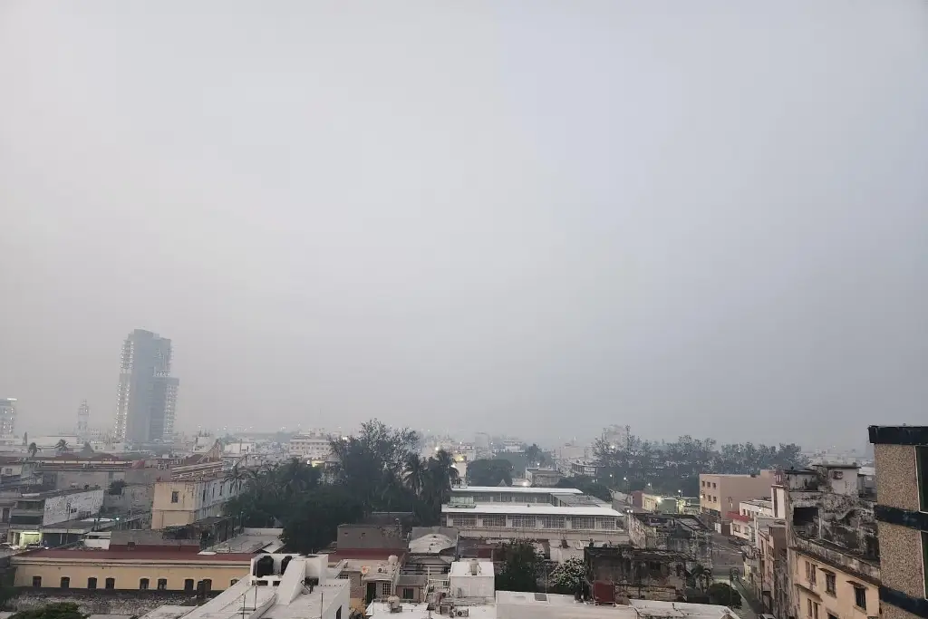 Imagen Densa bruma cubre el Centro de Veracruz (+Video)