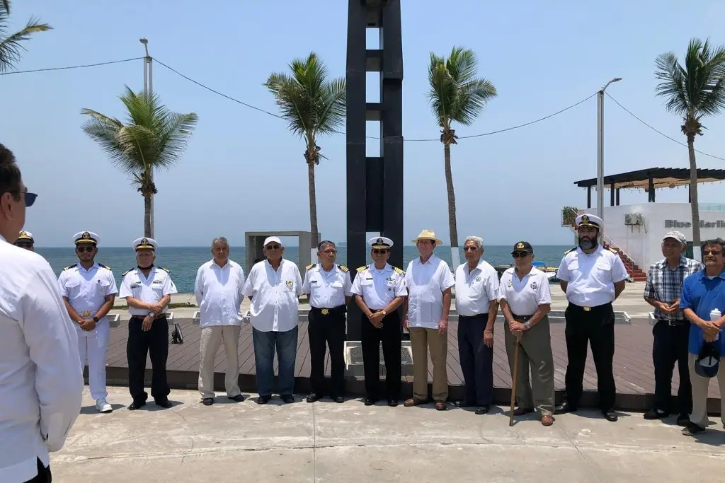 Con pequeña ceremonia, conmemoran el Día de la Marina en Veracruz – xeu noticias