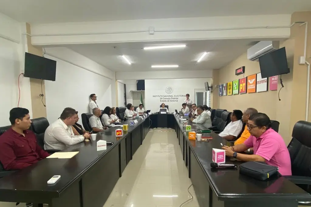 Imagen Inicia sesión plena del INE en distrito 4 por las elecciones de este domingo  