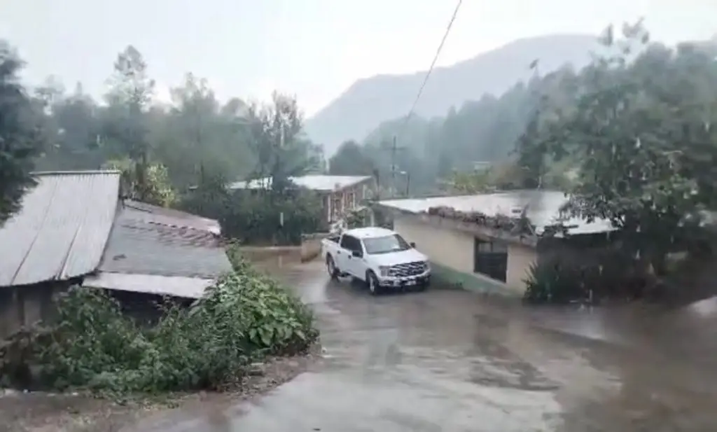 Imagen Granizada sorprende a La Perla