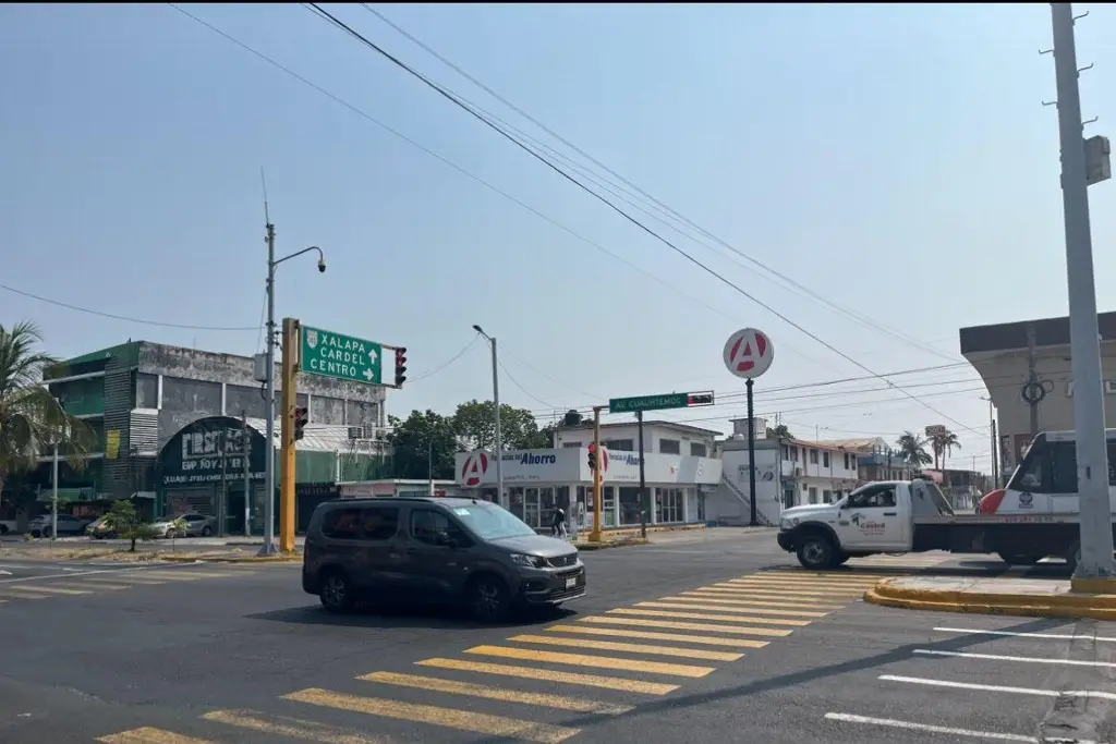 Imagen Retiran bloqueo de la avenida Cuauhtémoc en Veracruz