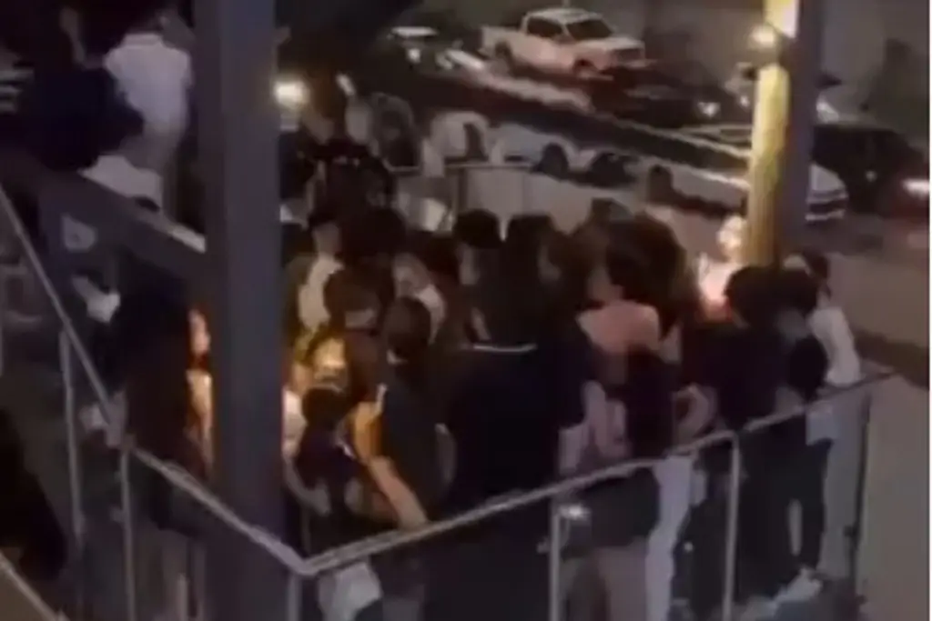 Imagen Se desploma balcón de antro; mueren 2 jóvenes (+video)