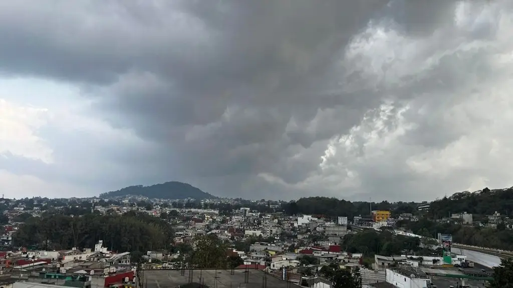 Imagen Llueve en Xalapa tras más de un mes de calor 