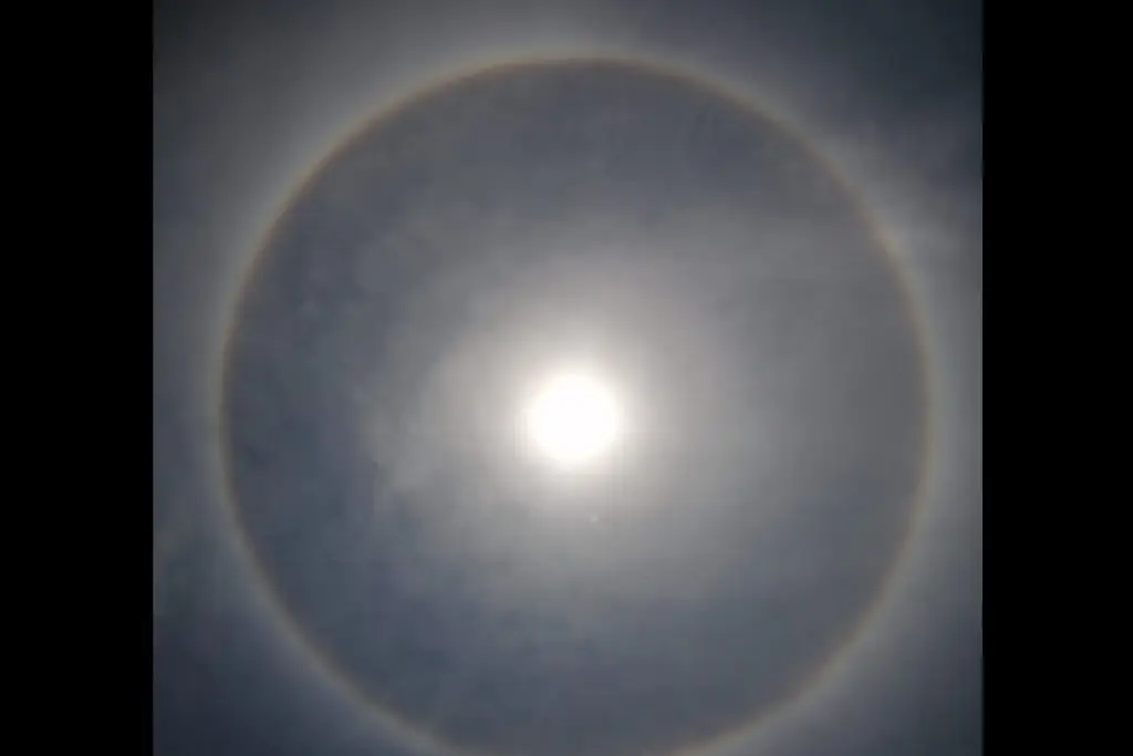 Imagen Captan halo solar en  Coatzacoalcos, Veracruz ¿Es peligroso?