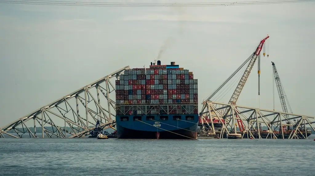 Imagen Despejan acceso al puerto de Baltimore tras más de dos meses del derrumbe de puente