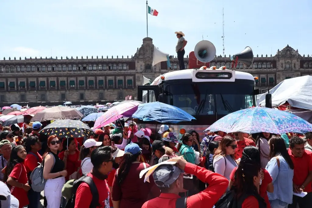 Imagen CNTE levanta plantón en Zócalo de CDMX tras recibir respuesta del gobierno federal
