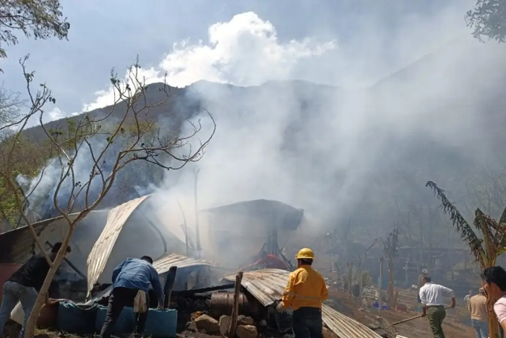 Imagen Se incendia vivienda en Nogales, Veracruz