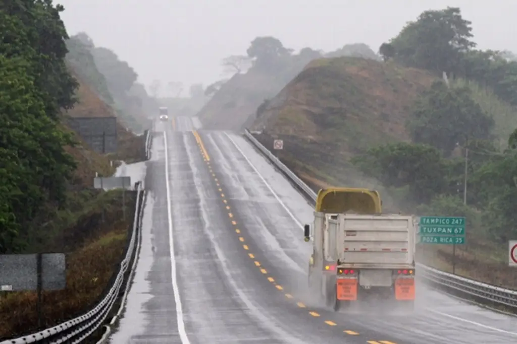 Imagen ¿Qué recomiendan los expertos para evitar accidentes en estos días de lluvia?