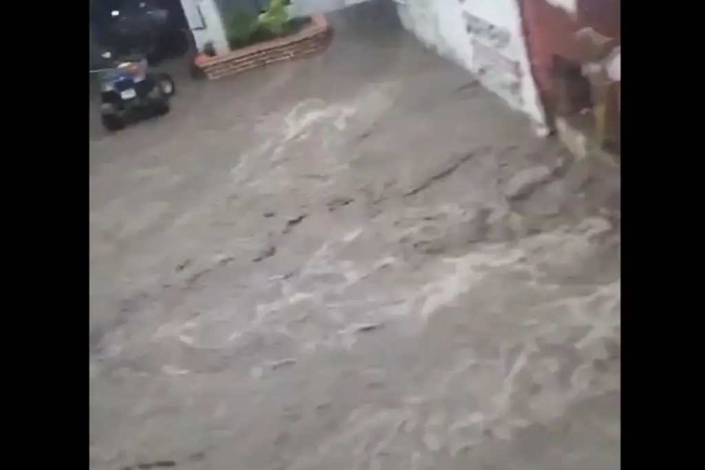 Imagen Carretera de Plan del Río se inunda por lluvias