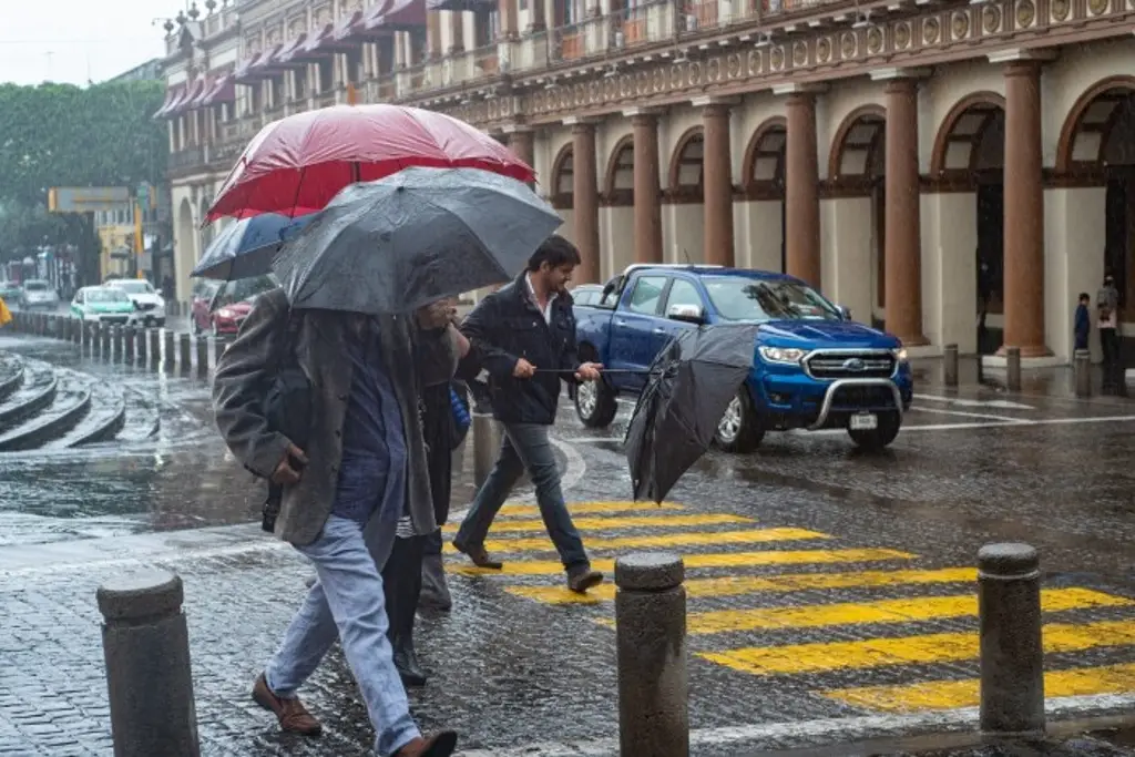 Imagen Alertan por fuertes lluvias esta noche de domingo, lunes y martes en Xalapa, Veracruz