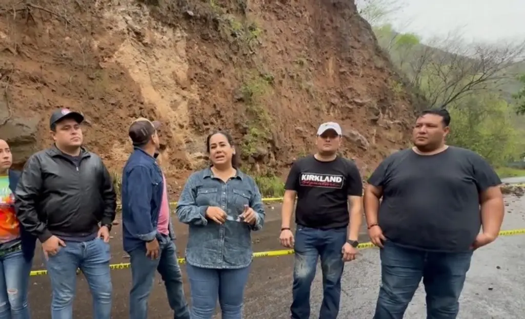 Imagen Hay cierre en la carretera Castillo-Actopan por deslaves