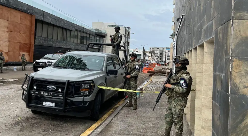 Imagen Realizan cateo de edificio asegurado en Boca del Río