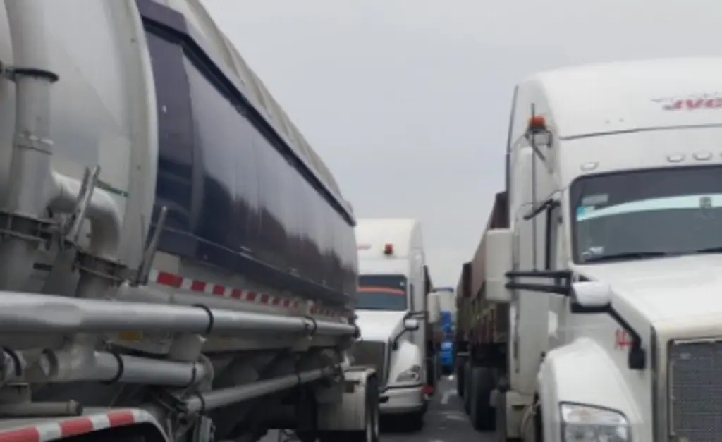 Imagen Habitantes quitan bloqueo en carretera Paso del Toro-Santa Fe