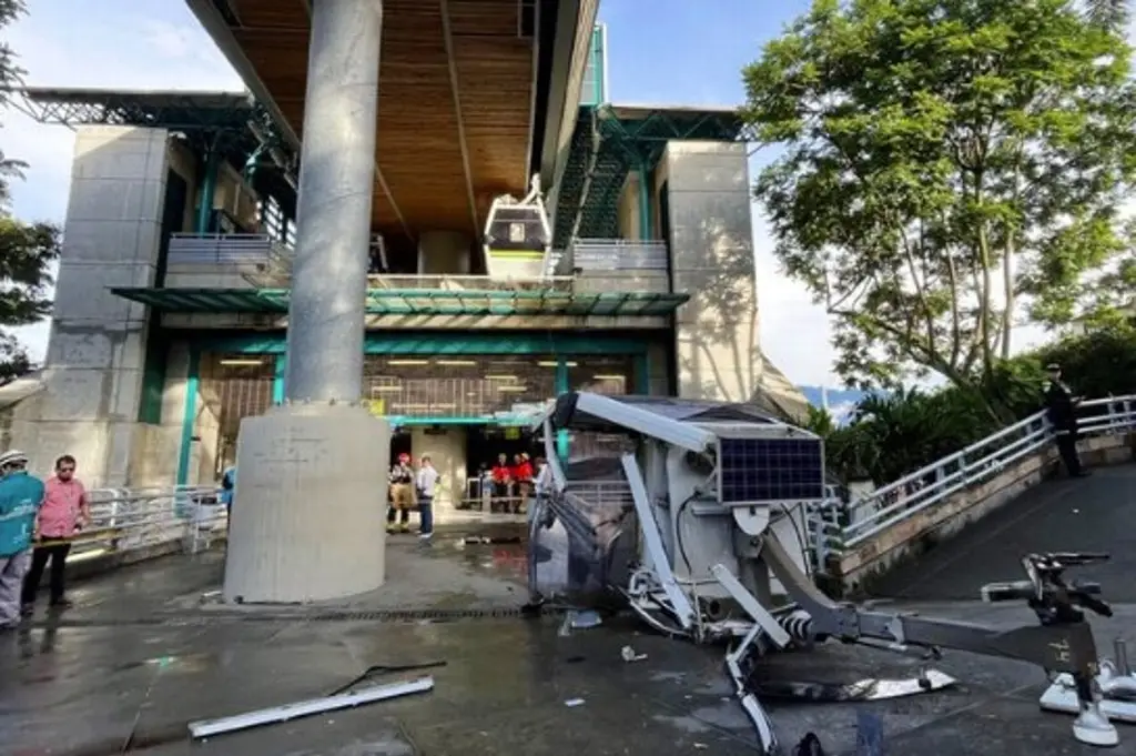 Imagen Deja un muerto y 9 lesionados caída de teleférico