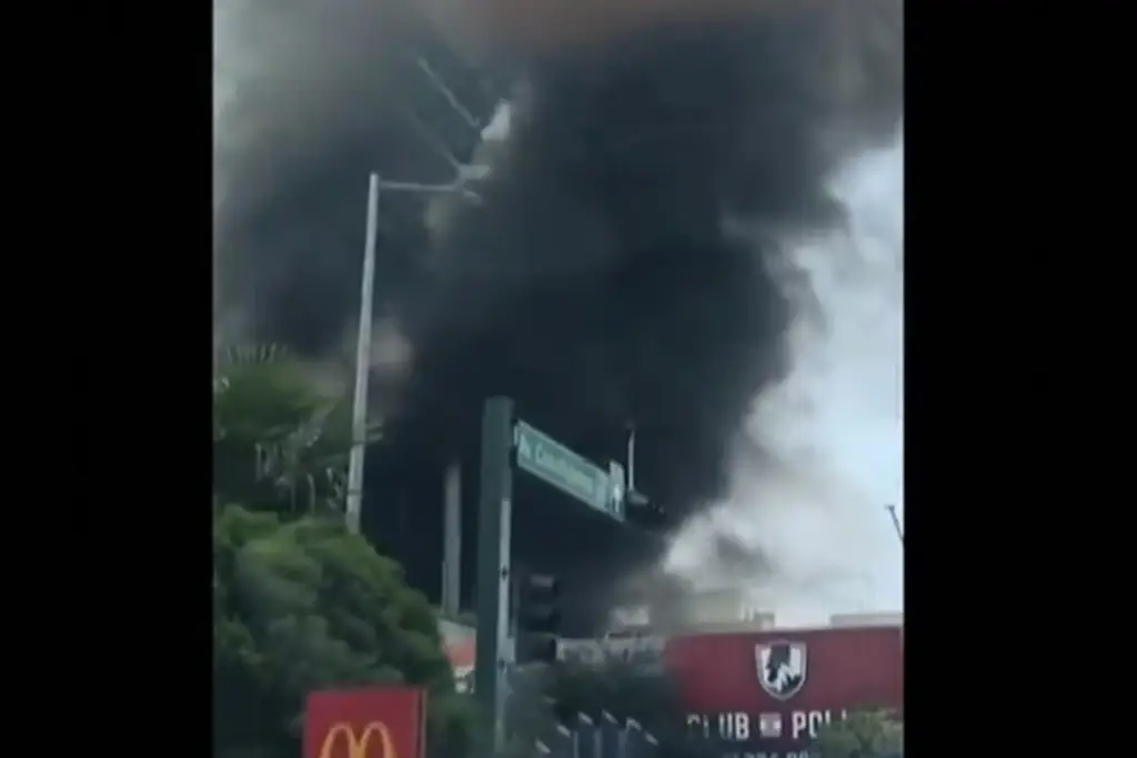 Imagen Reportan incendio en edificio en construcción en el centro de Monterrey