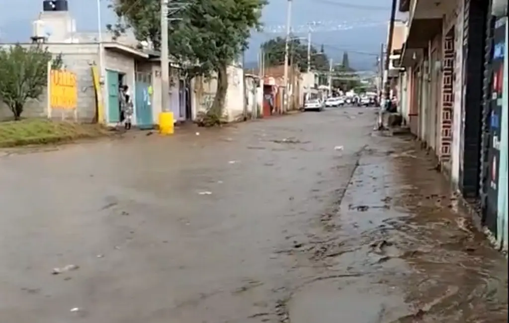 Imagen Se desborda río en Chalco por fuertes lluvias en Edomex (+Video)