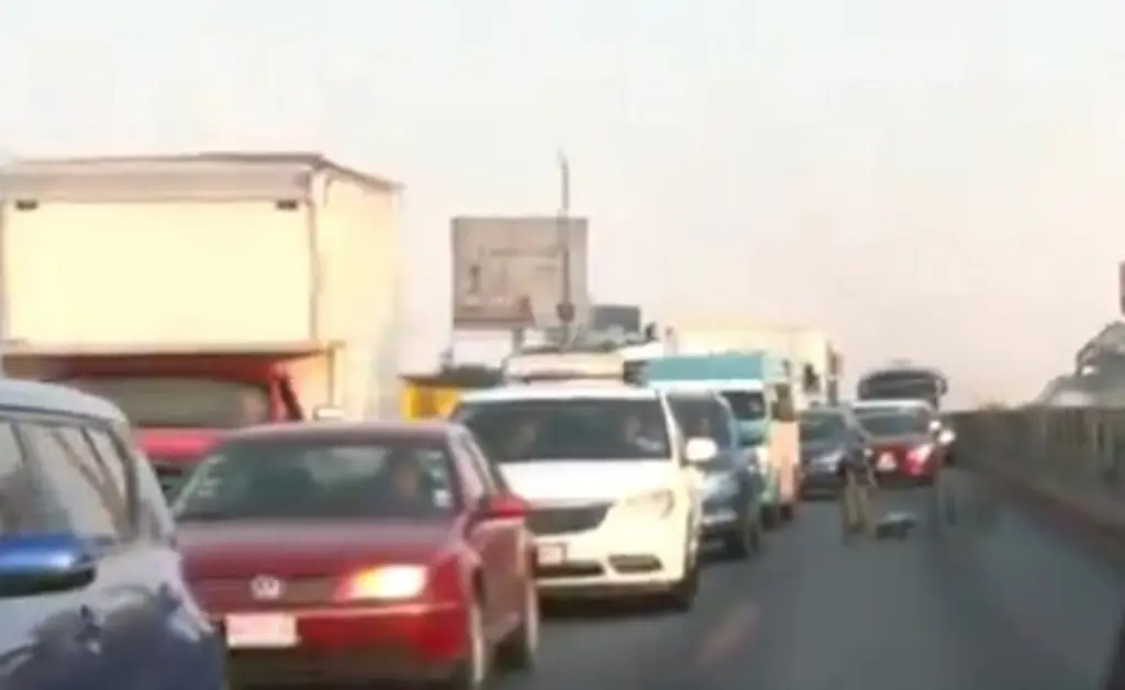 Imagen Por accidente, reportan fila de hasta 15 kilómetros en autopista de Veracruz