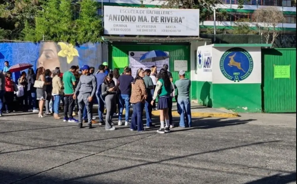 Imagen Trabajadores toman Bachilleres Antonio María de Rivera, exigen reinstalación de director