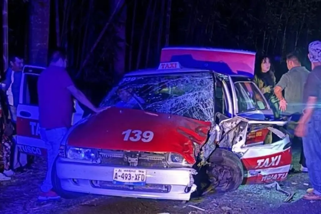 Imagen Deja 3 lesionados choque de taxi y auto en la carretera Coscomatepec-Conejos