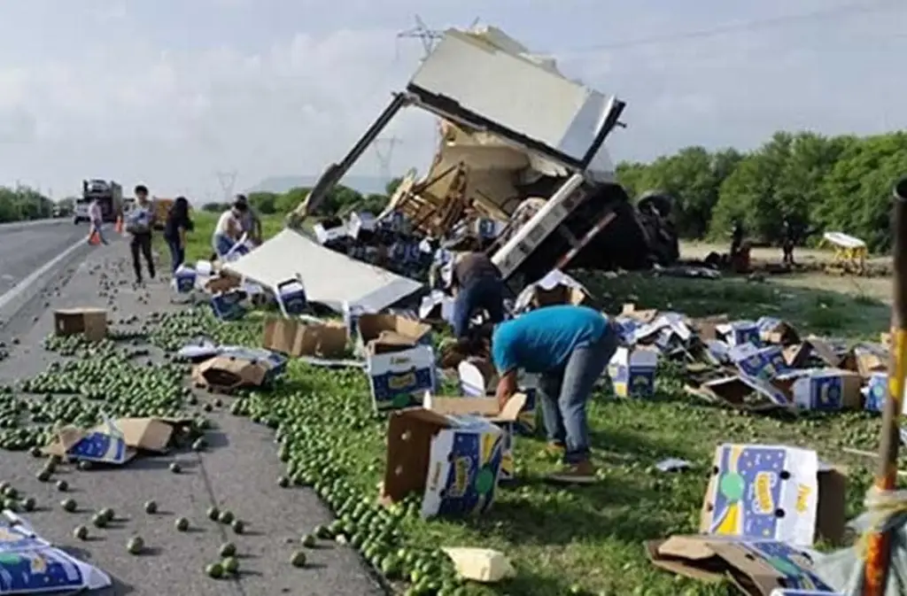 Imagen Rapiña de limones pese a muerte de una persona en accidente carretero