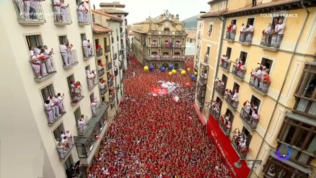 Imagen Inicia fiesta de San Fermín con multitudinario chupinazo y encierros (+Video)