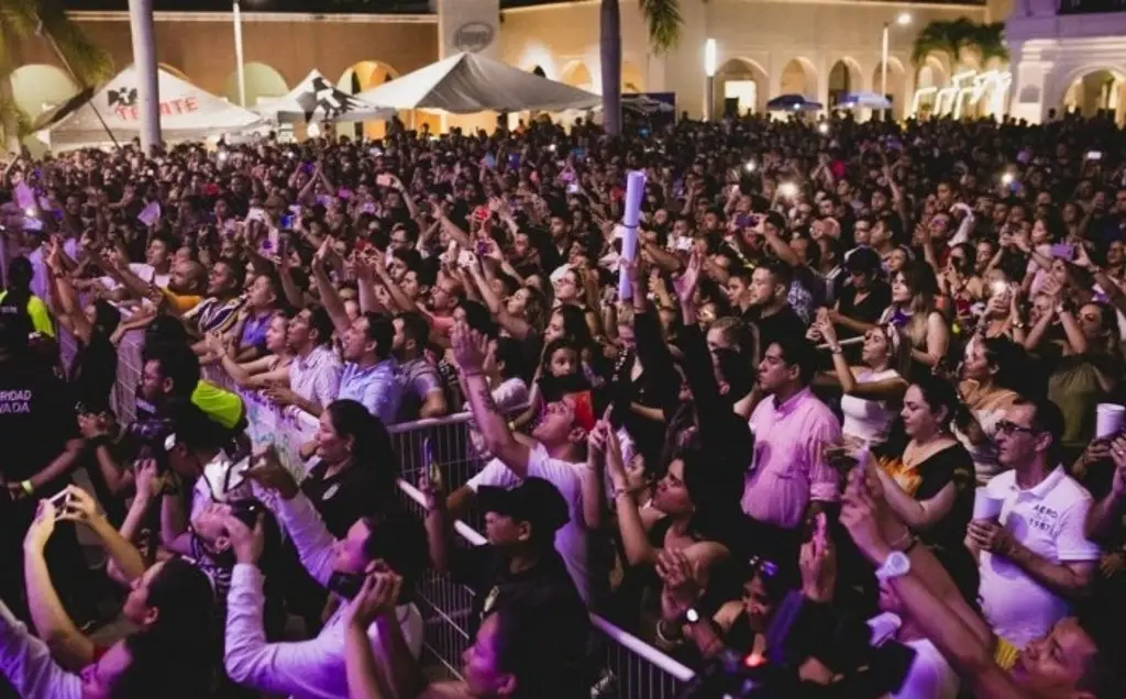 Imagen Pese a que es en Boca del Río, Fiestas de Santa Ana beneficia a artesanos del malecón