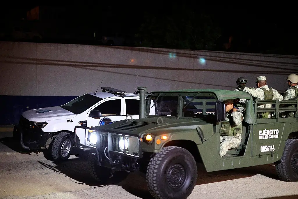 Imagen Atacan con explosivos un cuartel de la Policía en Acapulco