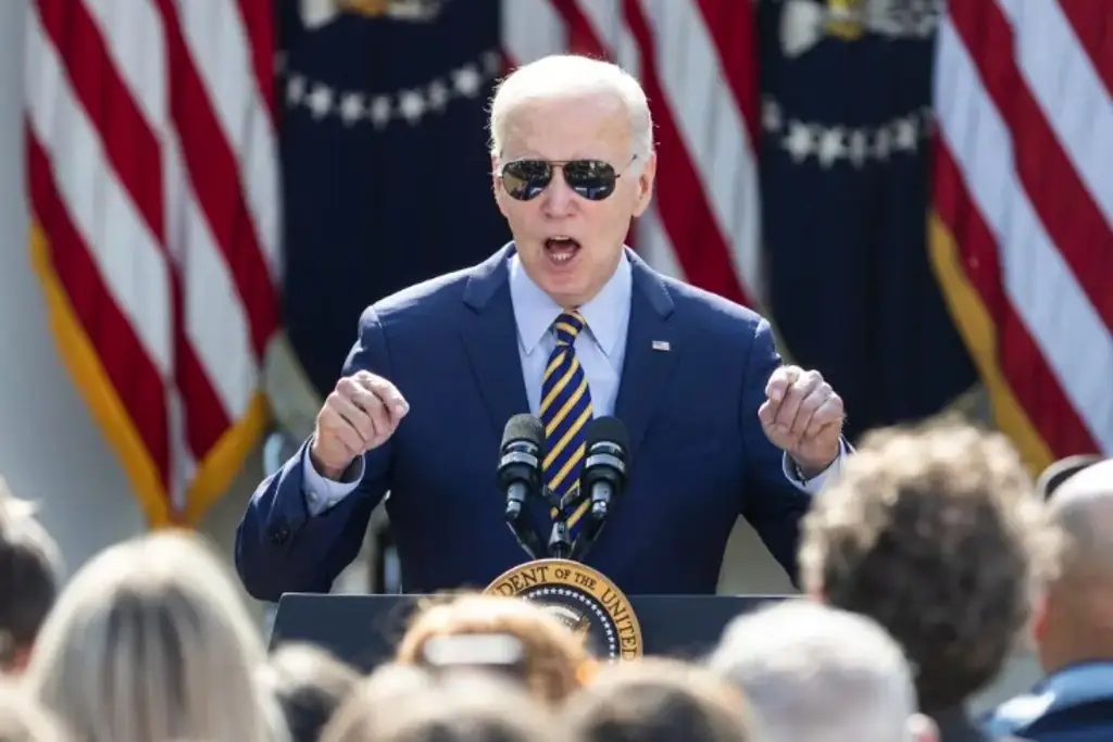 Imagen Biden manda carta a congresistas asegurando seguirá en contienda contra Trump