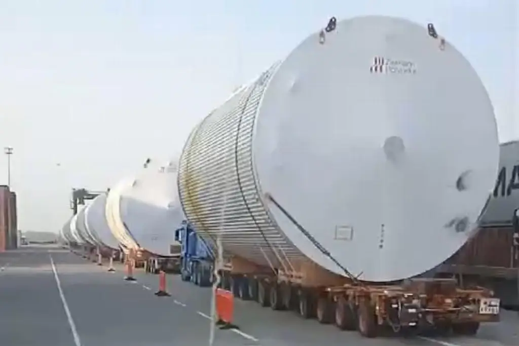 Imagen Llegan tanques gigantes para cervecera en Veracruz, ¿cuándo los trasladarán?