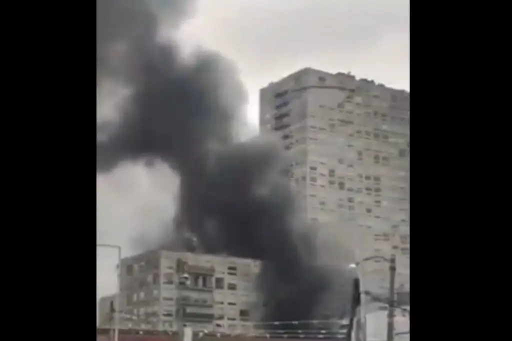 Imagen Atienden fuerte incendio en unidad habitacional en Azcapotzalco