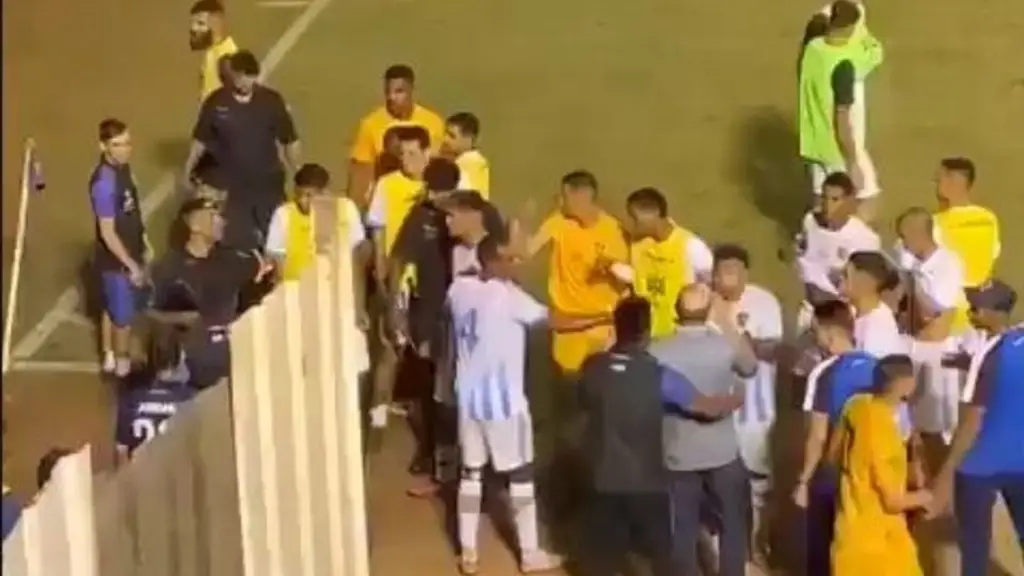 Imagen Policía dispara a jugador en pleno partido de futbol