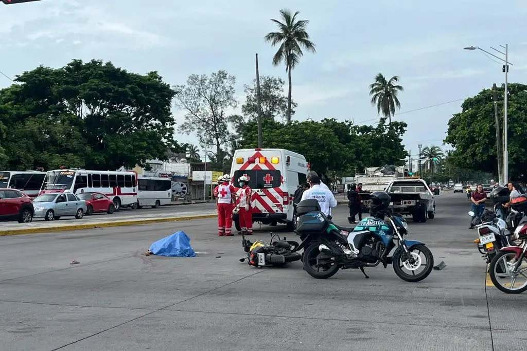 Imagen Muere joven motociclista en choque en Díaz Mirón; hay cierre vial (Video)